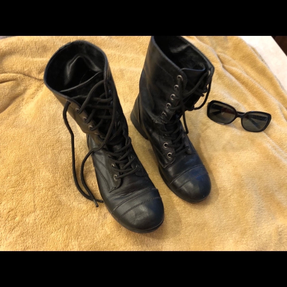 Black boot/shoes
